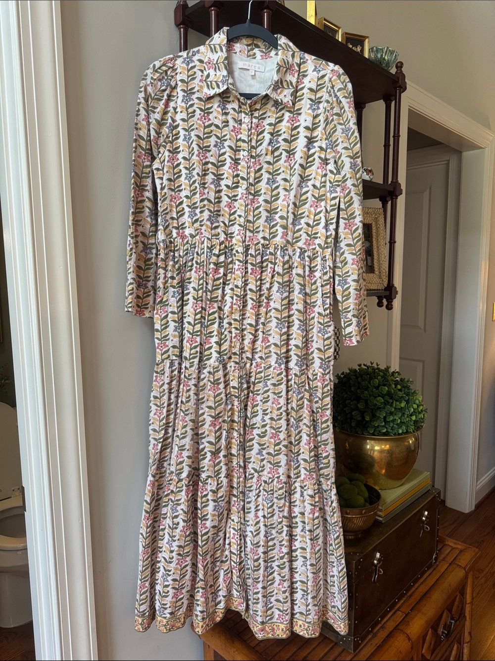 Marea  Floral Button-Up dress in Cream, Green, Pink